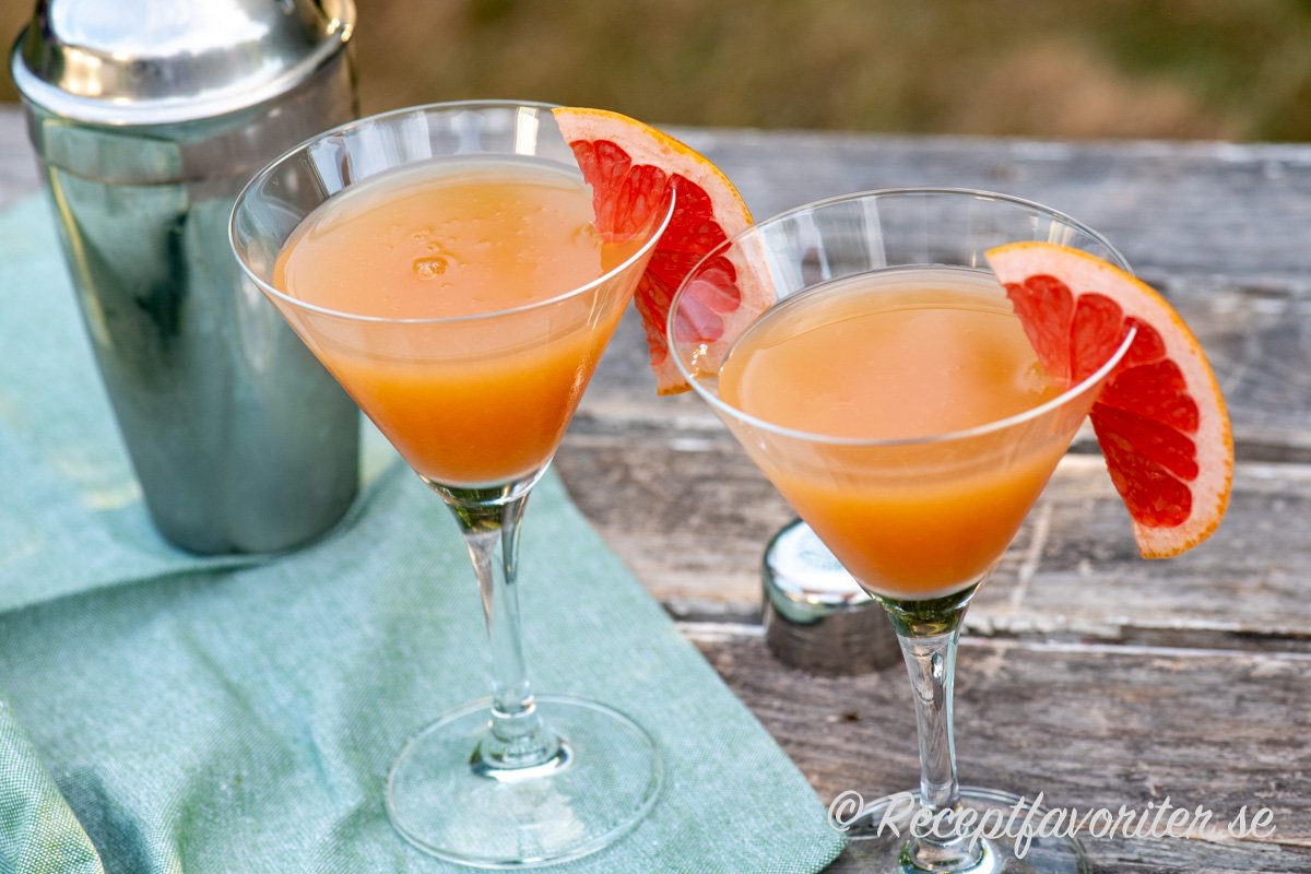 Läskande cocktails med grapefruktjuice och gin. 