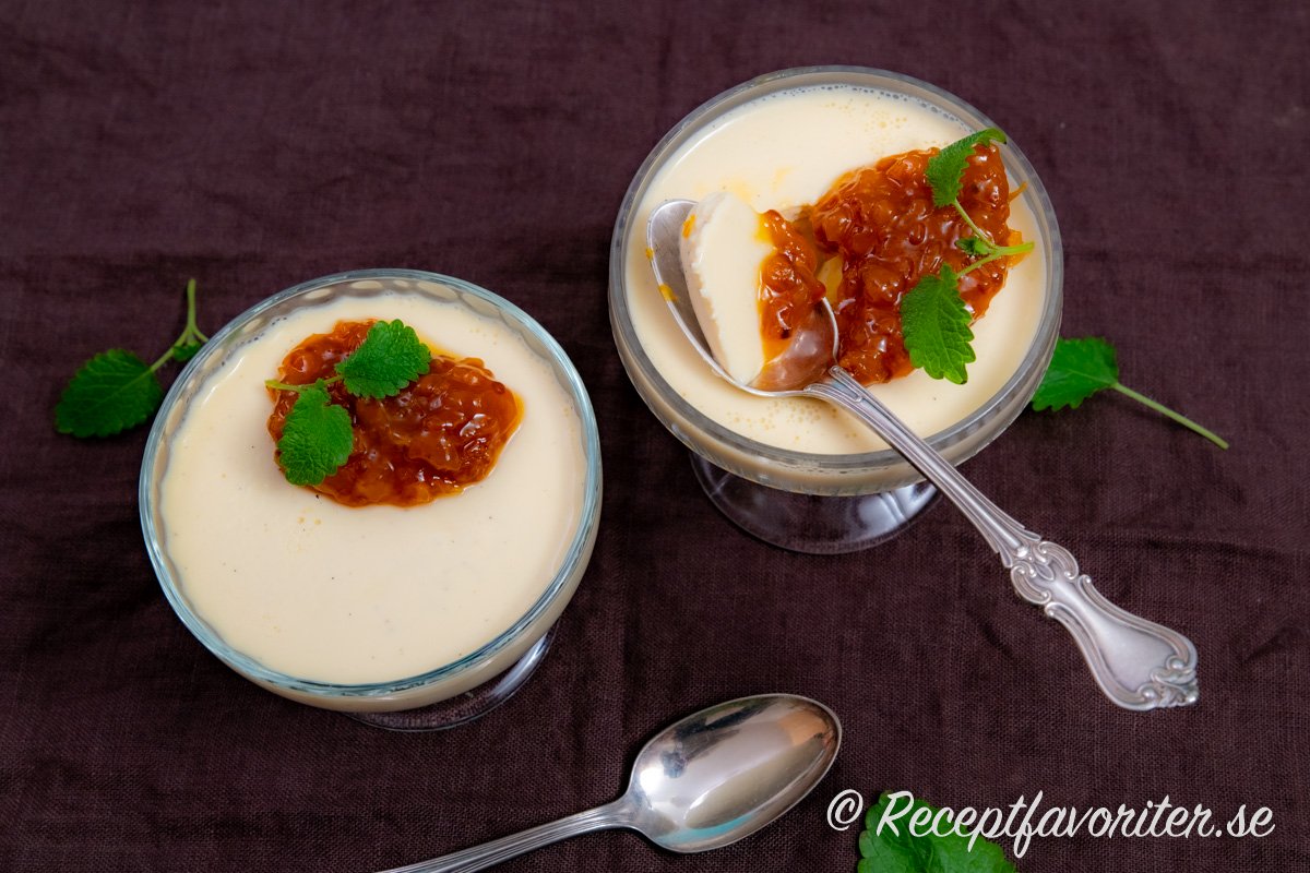 En variant på pannacotta som får en god och originell smak av messmör En variant på pannacotta som får en god och originell smak av messmör