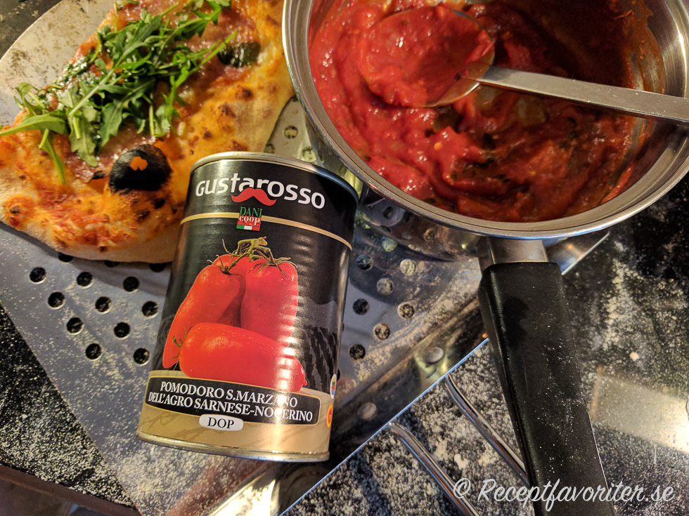 Pizzasås med bästa burktomaterna Pizzasås med bästa burktomaterna