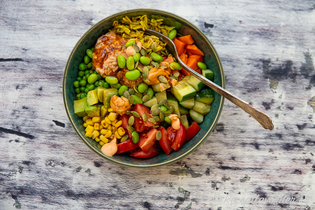 Salladsbowl med tonfiskröra Salladsbowl med tonfiskröra