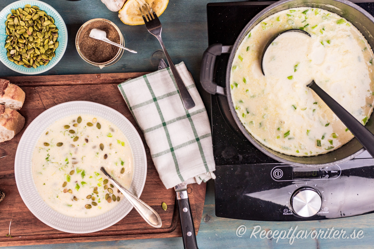 Koka rotselleri och mixa till en god krämig och smakrik soppa. 