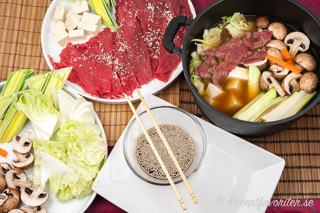 Shabu Shabu uppdukad med tillbehör Shabu Shabu uppdukad med tillbehör