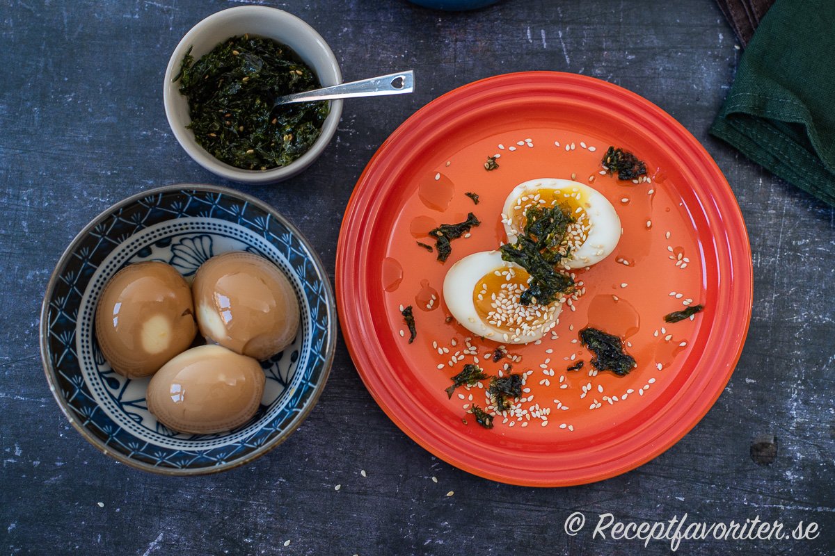 Löskokta ägg marinerade i japansk soja, ingefära, socker, risvin och sake får en god smak och kan förberedas i god tid. 