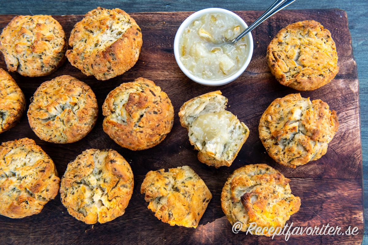 Ramslöksscones passar som vanlig scones med smör, ost och marmelad som limemarmelad eller liknande. Ramslöksscones passar som vanlig scones med smör, ost och marmelad som limemarmelad eller liknande.