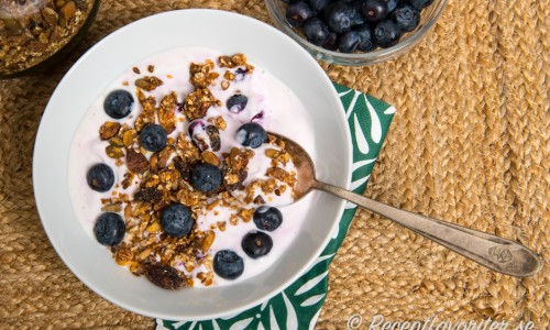 Kvarg med granola och blåbär