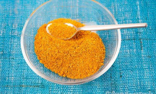 Currypulver passar att smaksätta grytor och såser. Använd som vanligt köpt currypulver. 