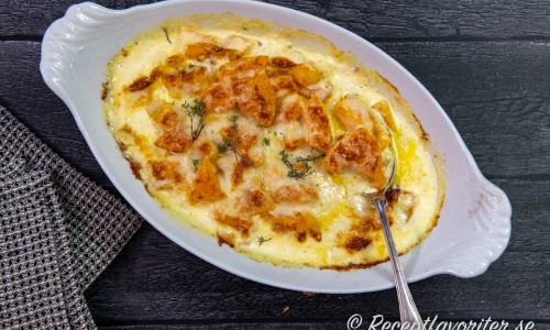 Pumpa i bitar gratinerad med mozzarella och parmesan. 