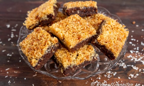 Chokladrutor med kokostosca blir farligt goda. 