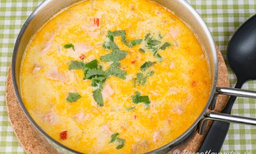 Skånsk laxsoppa i panna med höga kanter